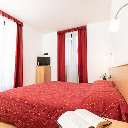 Hotel Posta Comano Terme Eksteriør billede