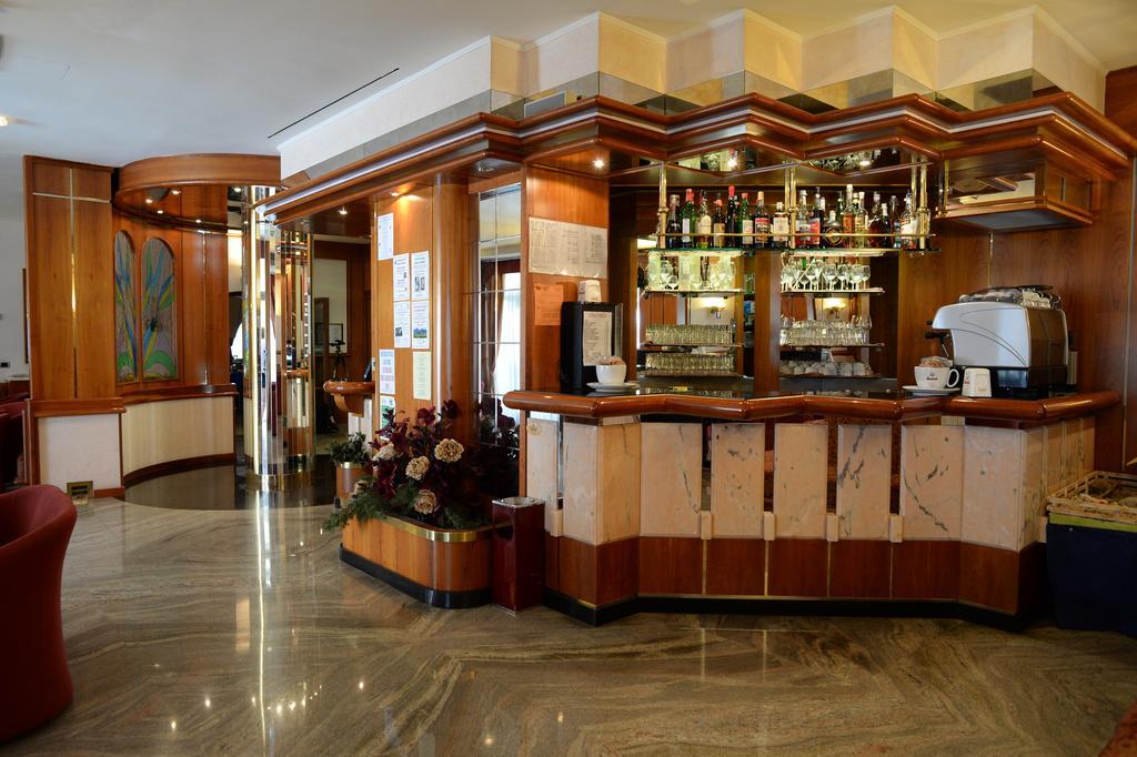 Hotel Posta Comano Terme Eksteriør billede